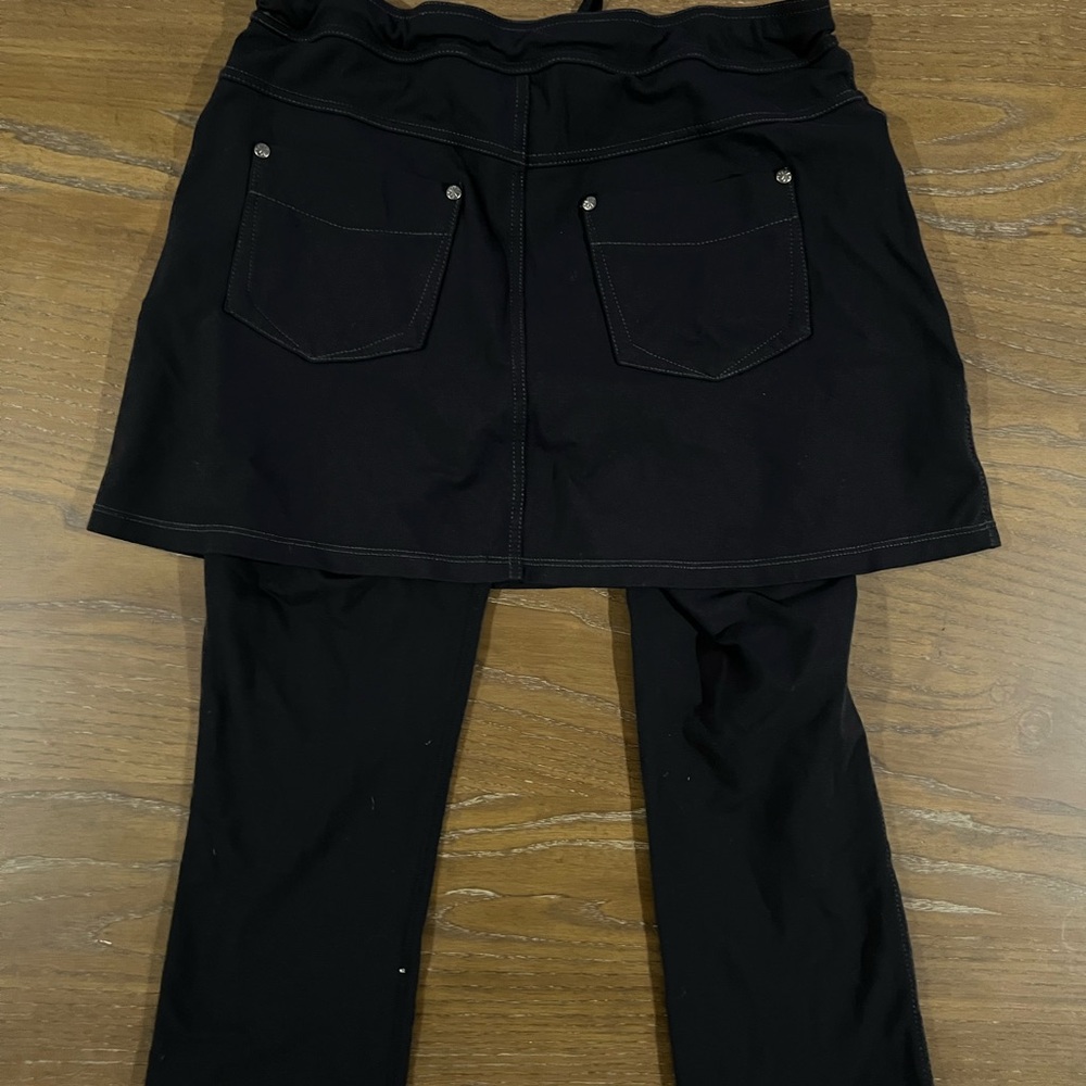 Athleta Bettona 2 In 1 Medium   Skirt Capri Crop Black Leggings Cargo Pockets - Picture 8 of 10